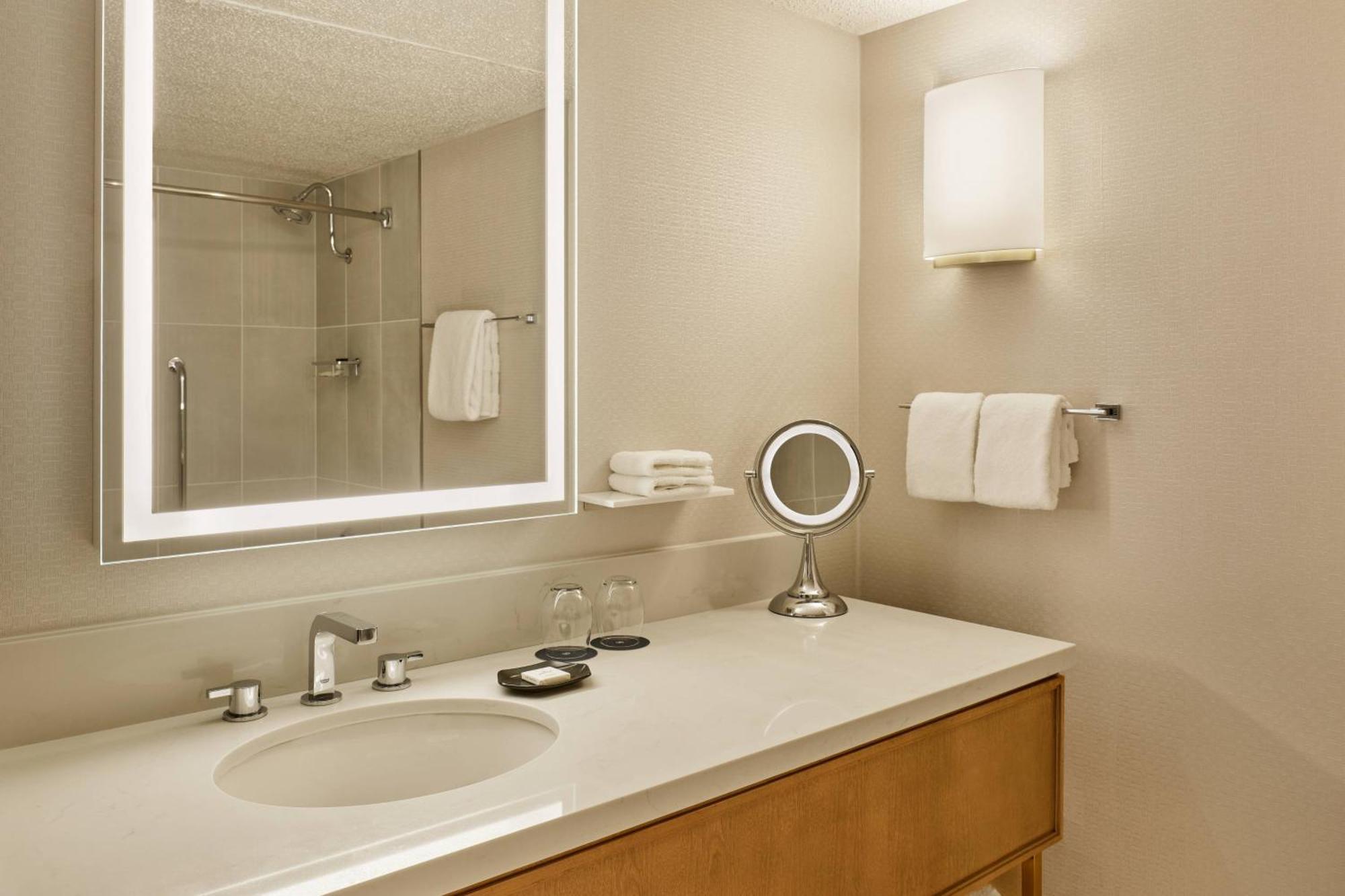 Sheraton Portland Airport Hotel Exterior foto